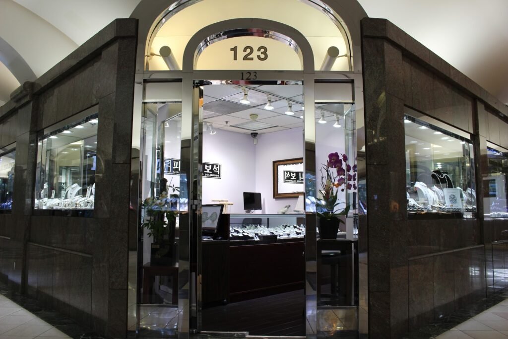 Company image pishone jewelry