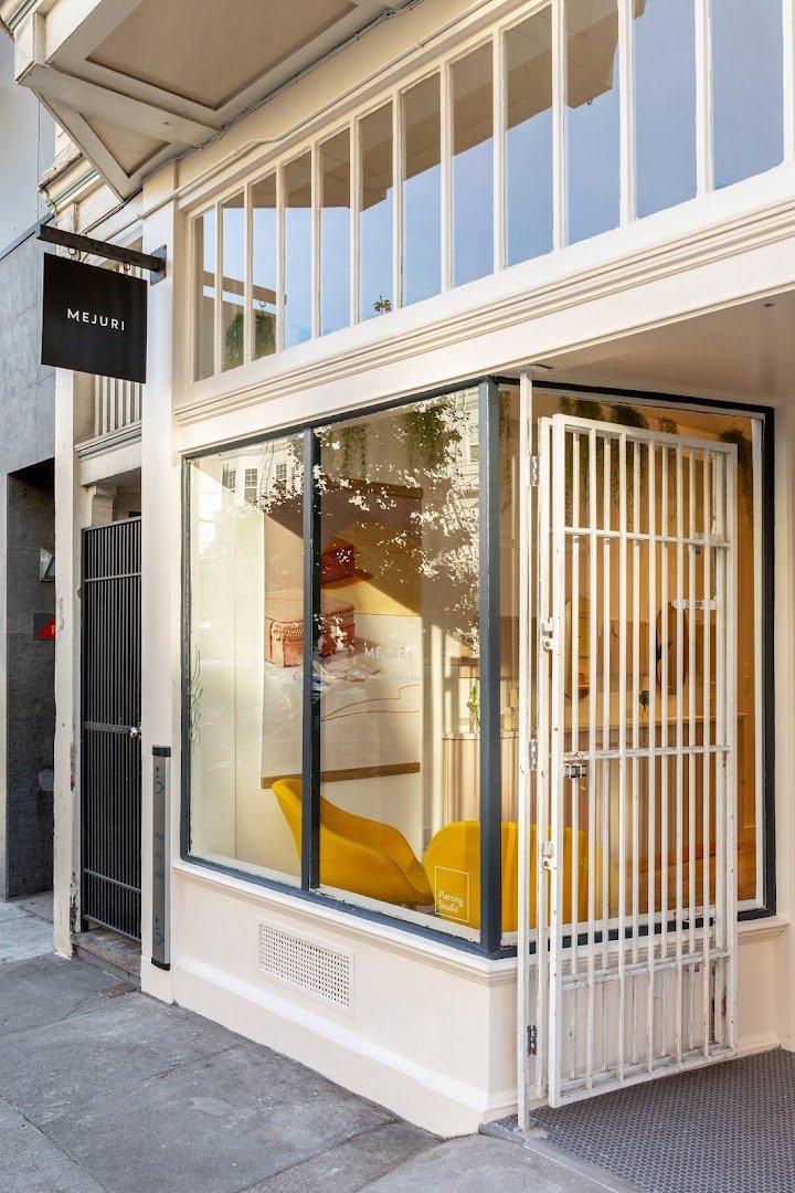 mejuri jewelry store